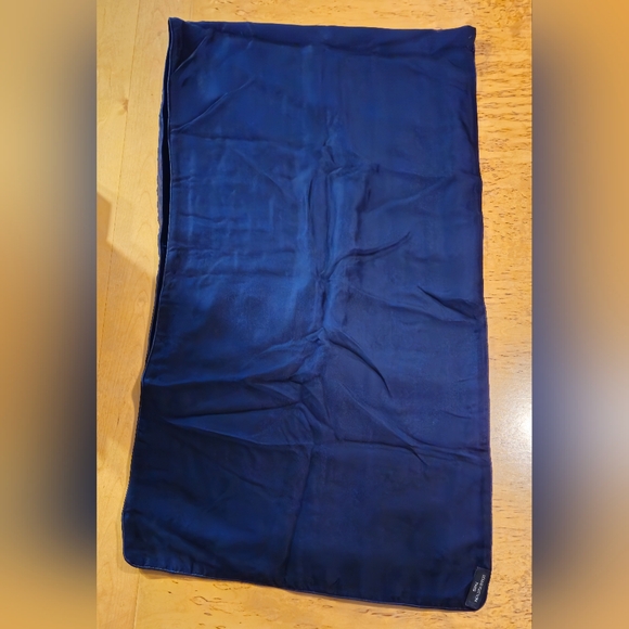 Louis Vuitton unisex silk and velvet scarf - Picture 3 of 11